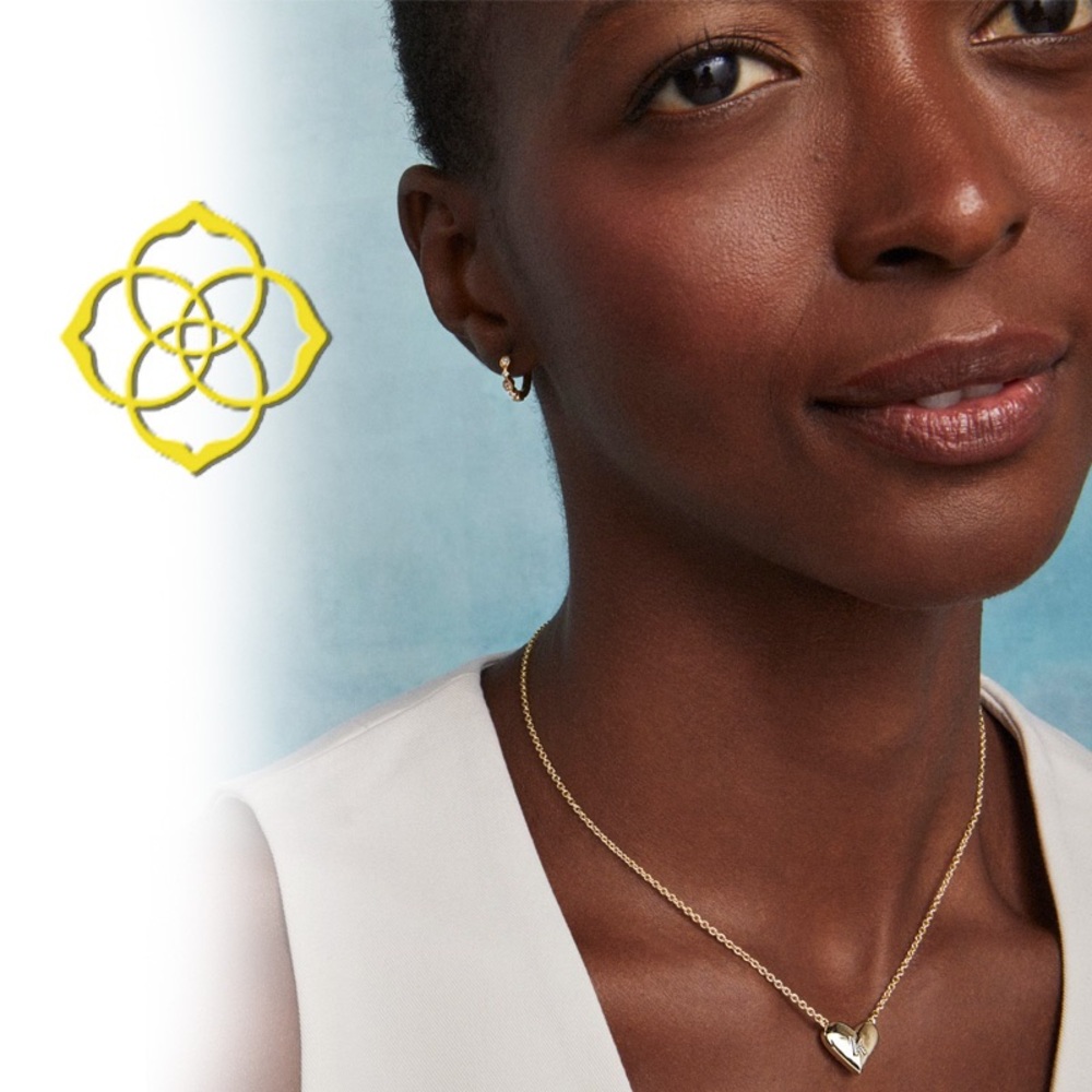 KENDRA SCOTT Ari Heart Letter 𝐊 Gold Short Pendant Necklace - Picture 8 of 10